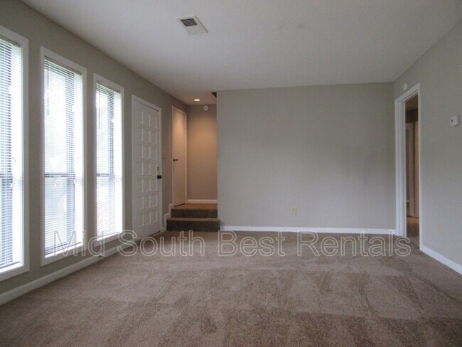 Building Photo - 2497 Richwood St