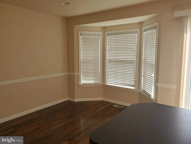 Building Photo - 10 Lopez Dr