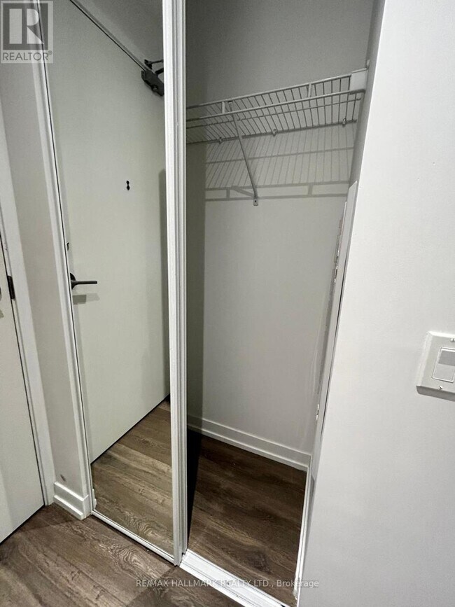 Photo du bâtiment - 5 Buttermill Ave.