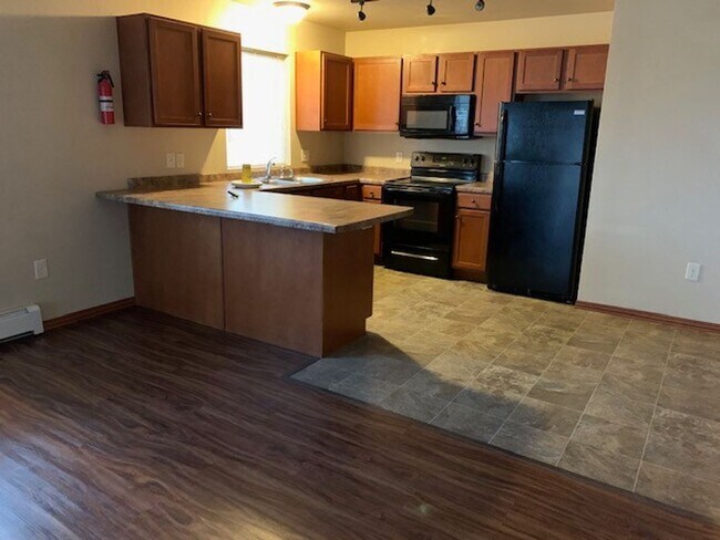 Foto del edificio - 2 Bedroom, 2 Bathroom Lower Available