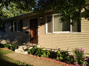 Building Photo - 1119 Hillside Dr