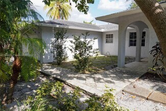 Building Photo - 1735 SW 25th Ave