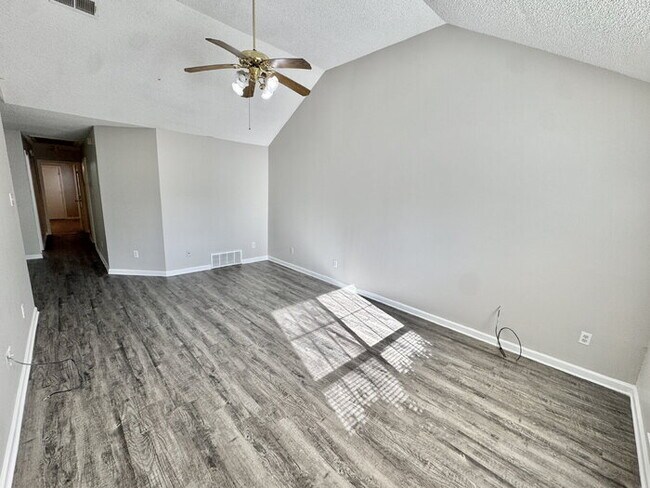 Foto del edificio - 5528 Ginners Dr