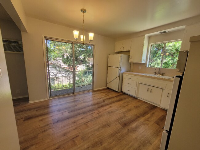 Foto del edificio - 13530 Leadwell St