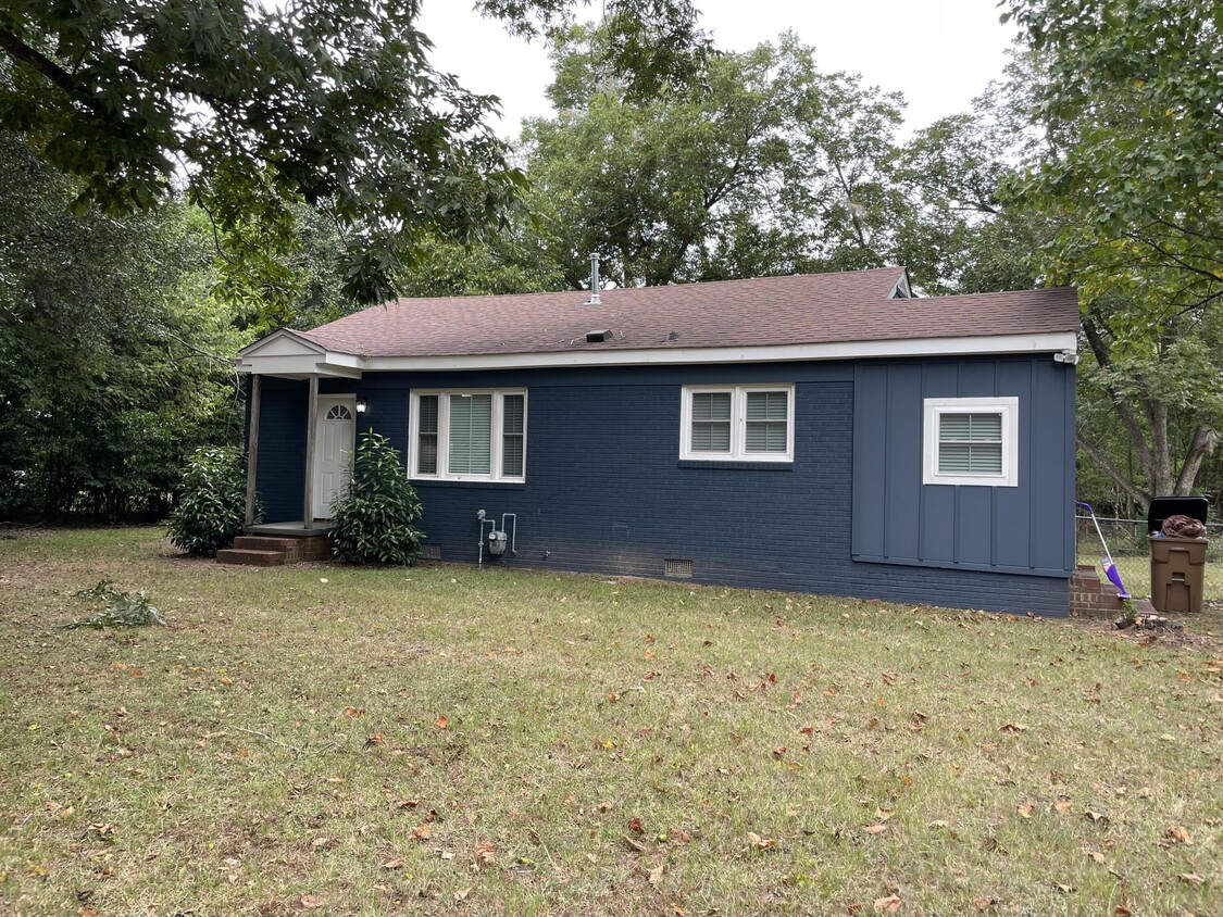 Primary Photo - 313 Hendrix St