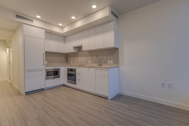 Photo du bâtiment - 13675-1107A 107A Ave