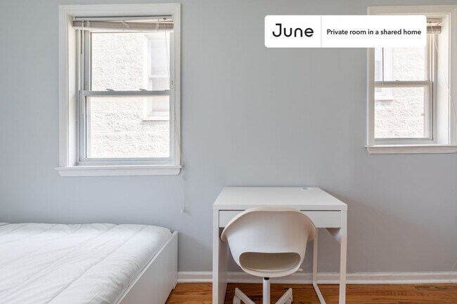 Building Photo - Private bedroom in 3 bed/2 bath Home