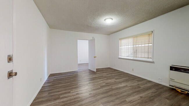 Building Photo - 615 Ocean Front Walk
