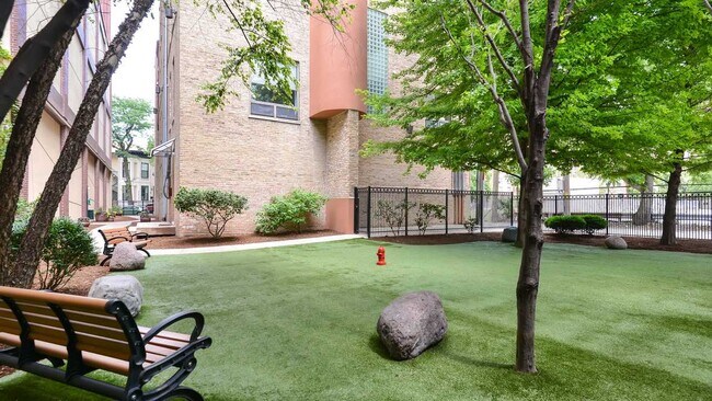 Foto del edificio - 105 W Chestnut St