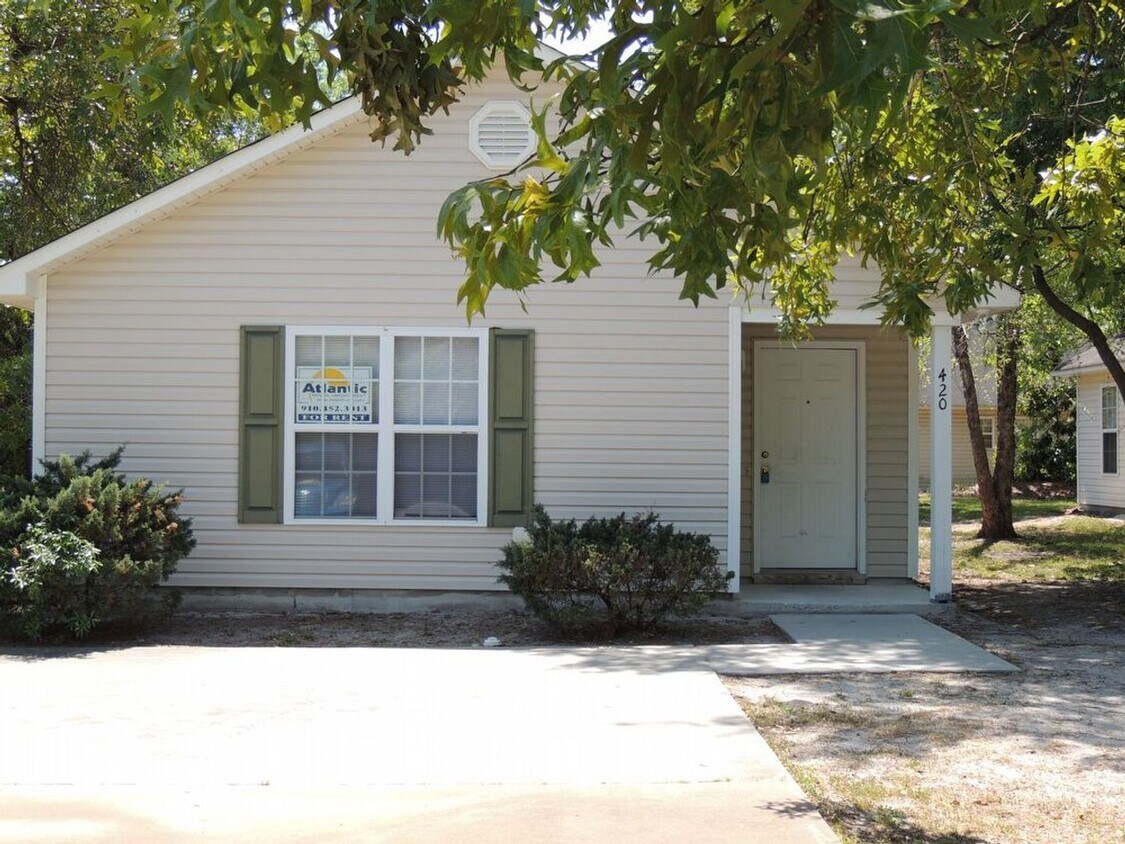 Primary Photo - Three Bedroom, Two Bath House Available On...