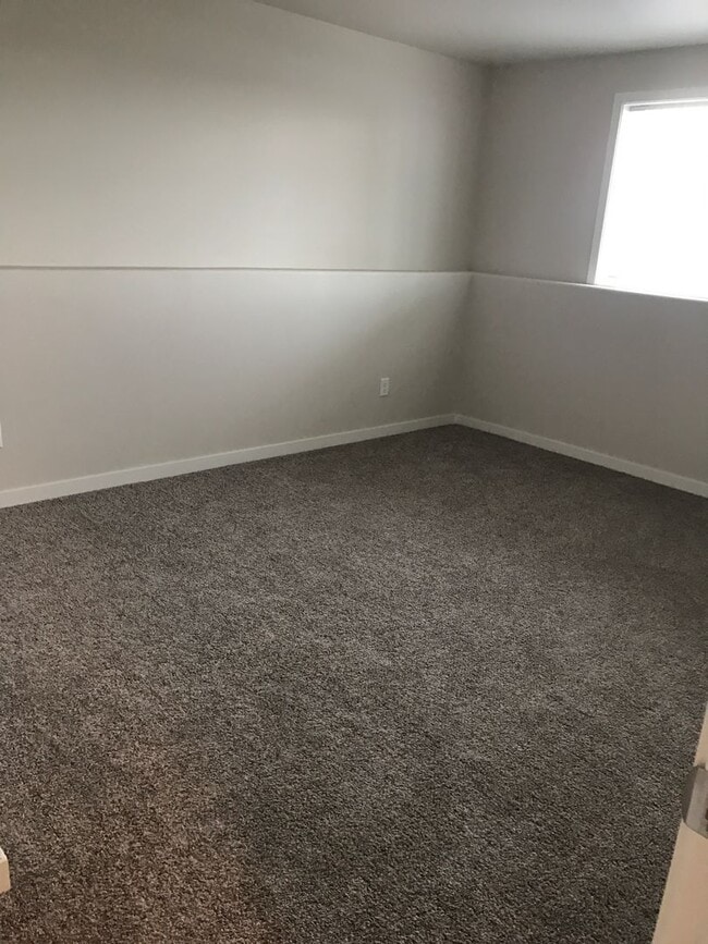 Building Photo - 4 Bed 3 Bath Single Family Home