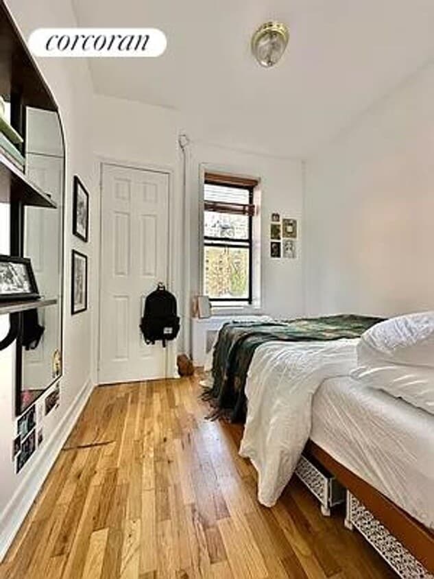 Building Photo - 318 E 78th St
