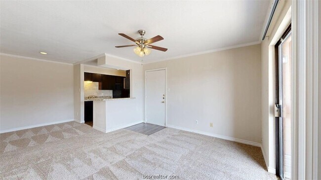 Foto del edificio - 904 University Oaks Blvd
