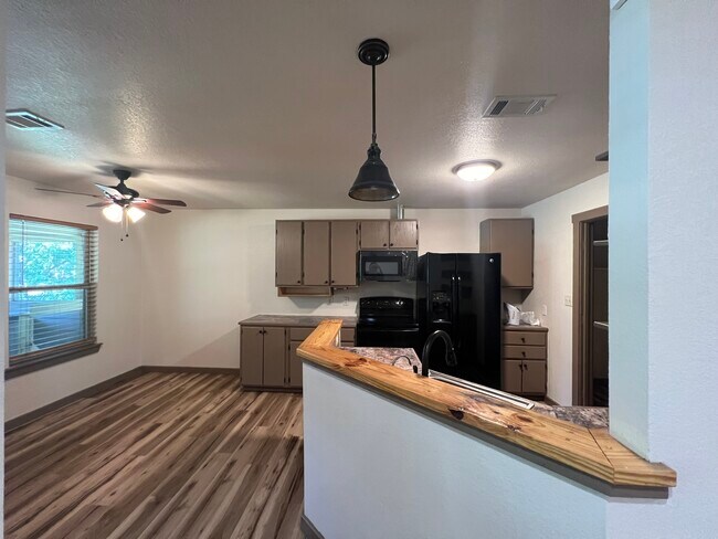 Foto del edificio - 306 Lux Dr