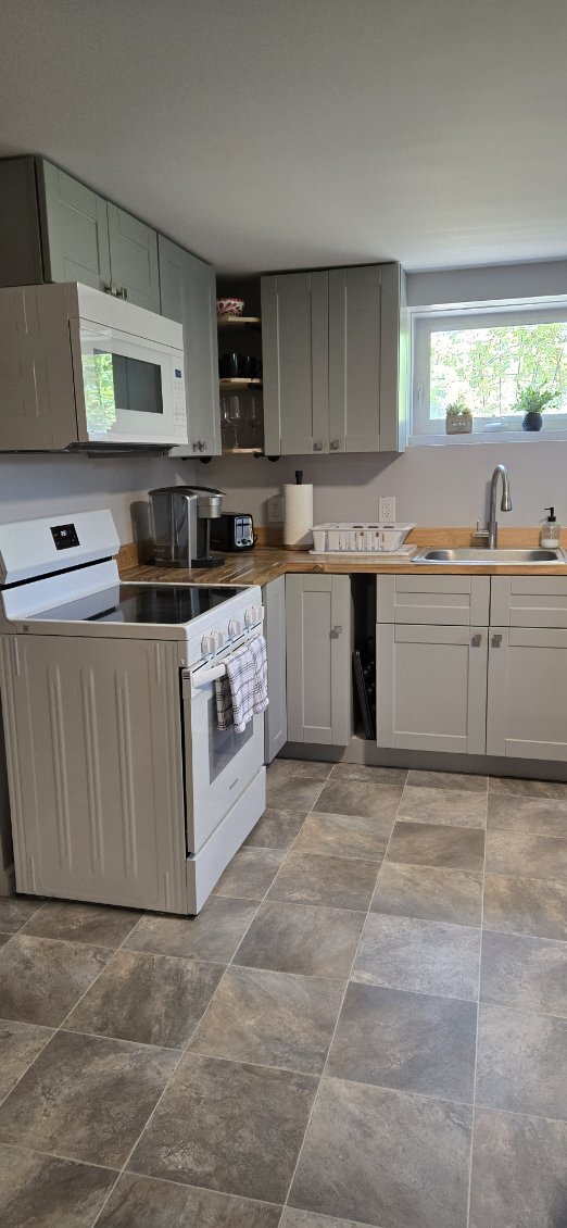 Cocina con encimeras de madera maciza. - 5220 Jacksboro Pike