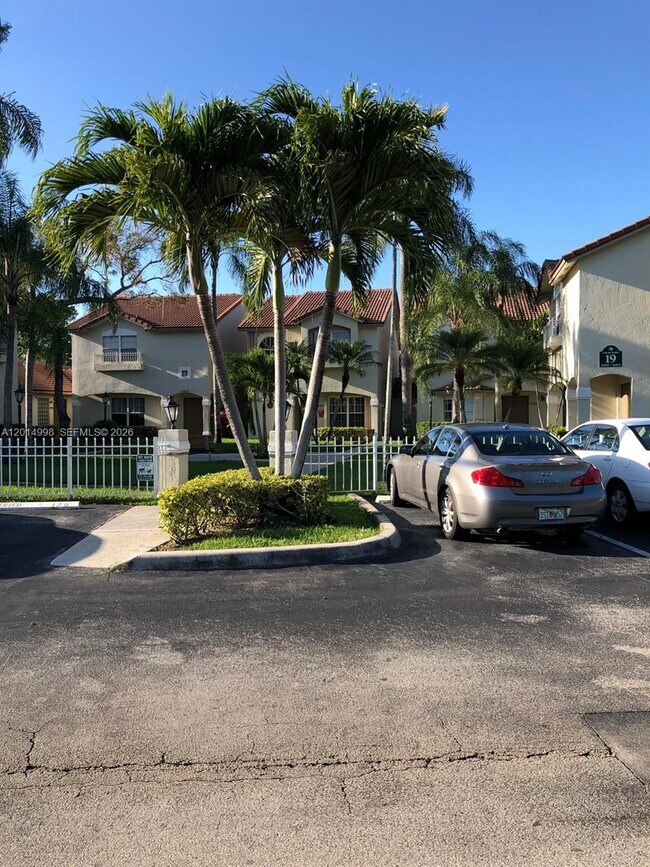 Foto del edificio - 10813 NW 3rd Ct