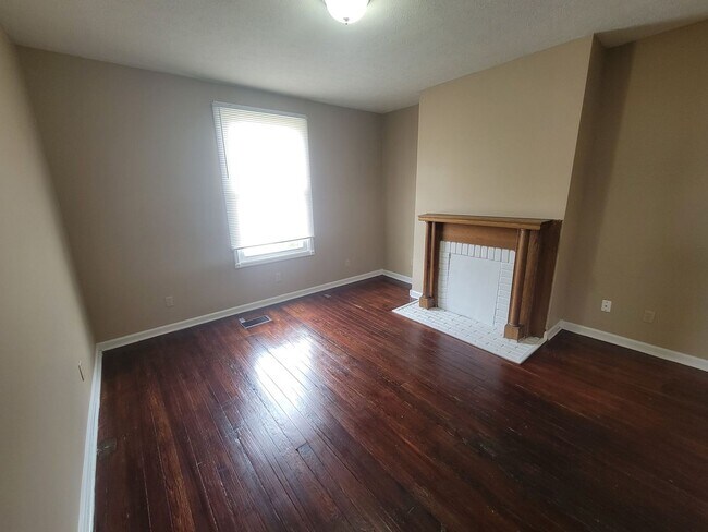 Building Photo - 2339 Freeman Ave 2BR/1.5BA (East Hamilton)