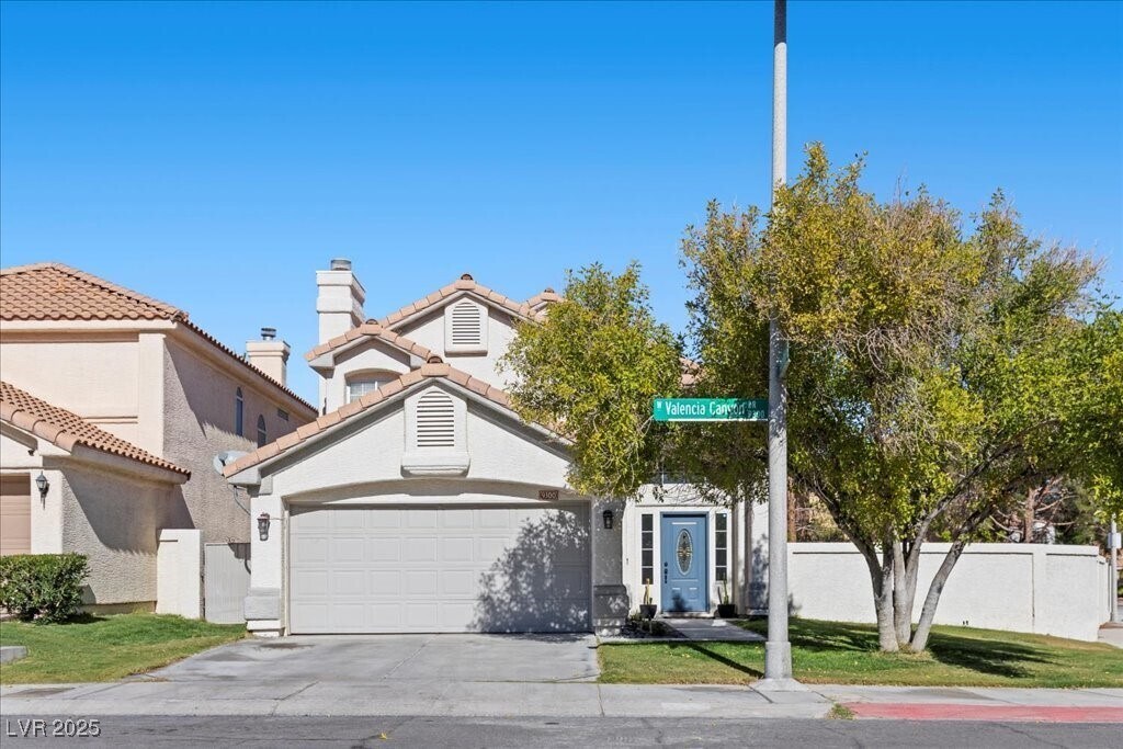 Foto principal - 9300 Valencia Canyon Dr