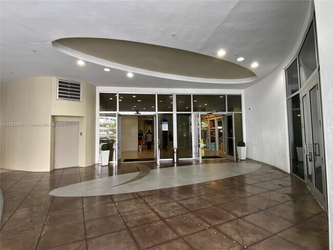 Foto del edificio - 1750 N Bayshore Dr