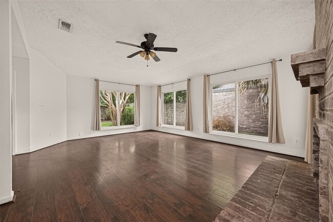Building Photo - 10318 Buffalo Bend Dr