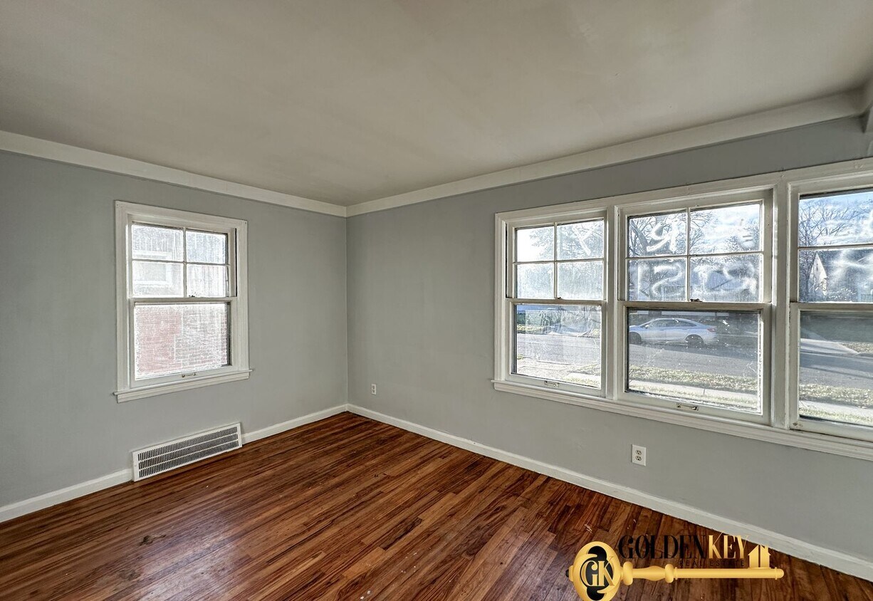 Primary Photo - New 2 bedroom / 1 bathroom plus bonus room!