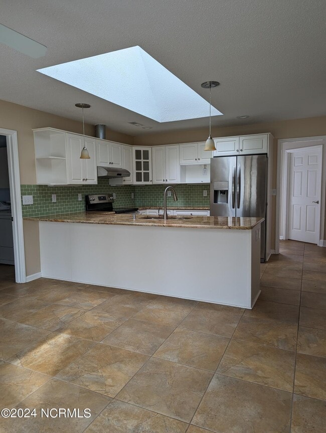 Building Photo - 102 Pine Needle Dr