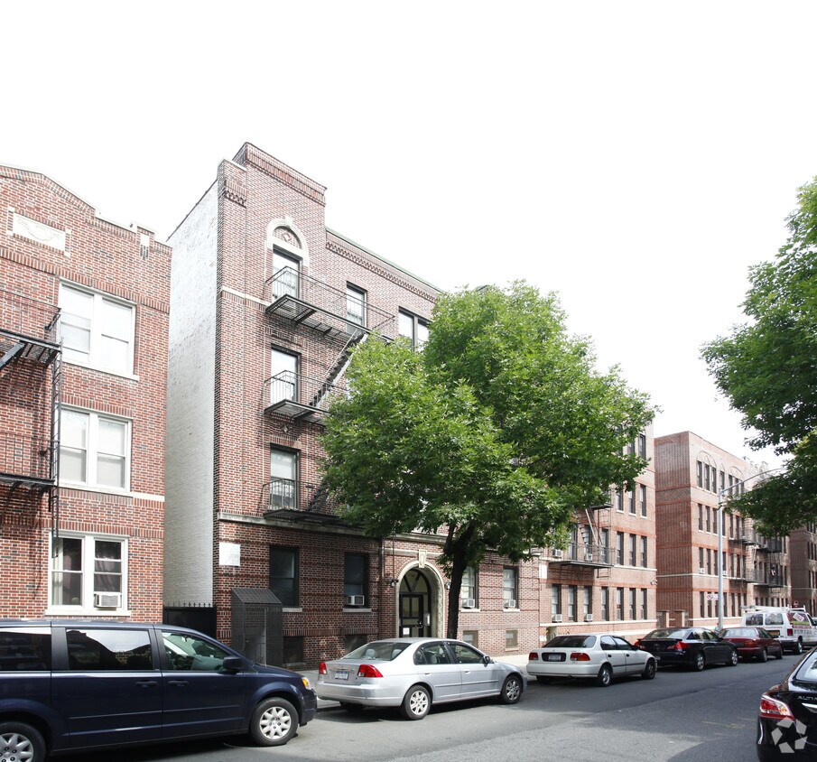 3168 33rd St, Astoria, NY 11106 Apartments in Astoria, NY