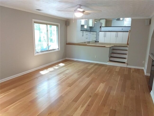 Building Photo - 2050 Six Branches Dr