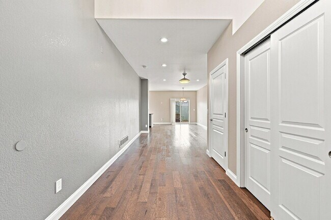 Foto del edificio - $2,745.95, 4 bed, 3.5 bath, located in Colorado Springs with Central AC