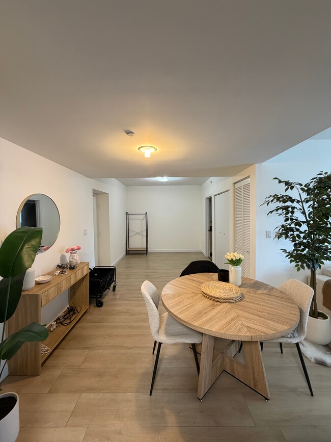 Foto del edificio - 615 NE 25th St