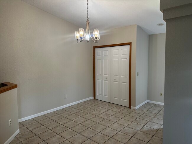 Foto del edificio - 6221 Cross Bend Ct