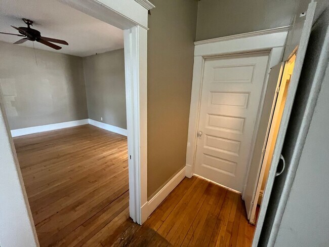 Foto del edificio - Large 3bd/1.5 bath Single Family Home Minu...