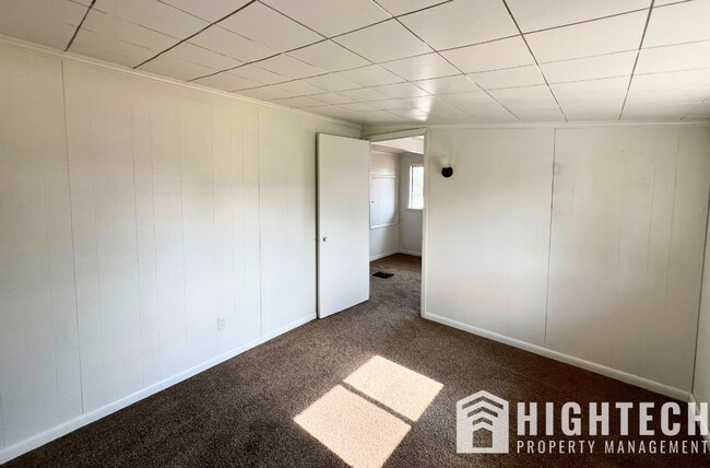 Building Photo - 1526 Oak Harbor Rd