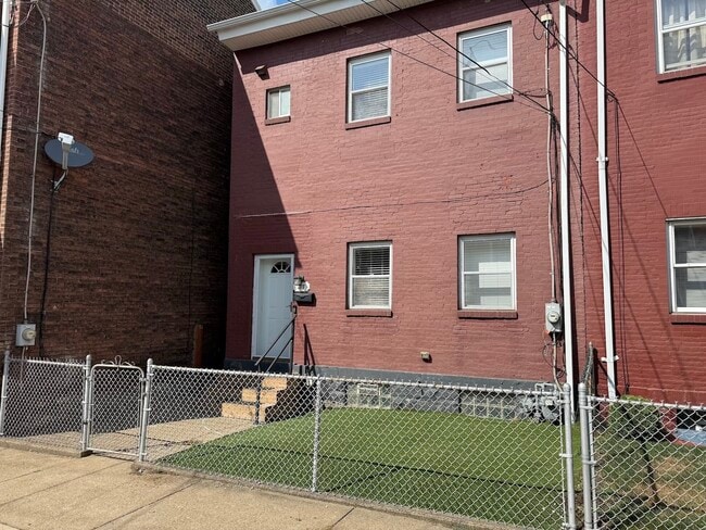 Front of House - 117 44th St