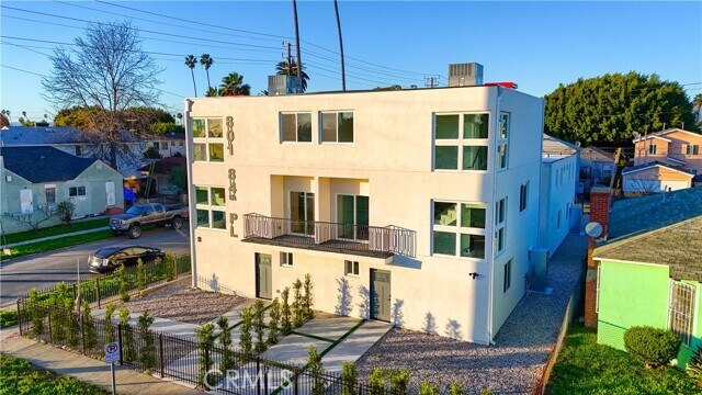 Foto del edificio - 803 E 84th Pl