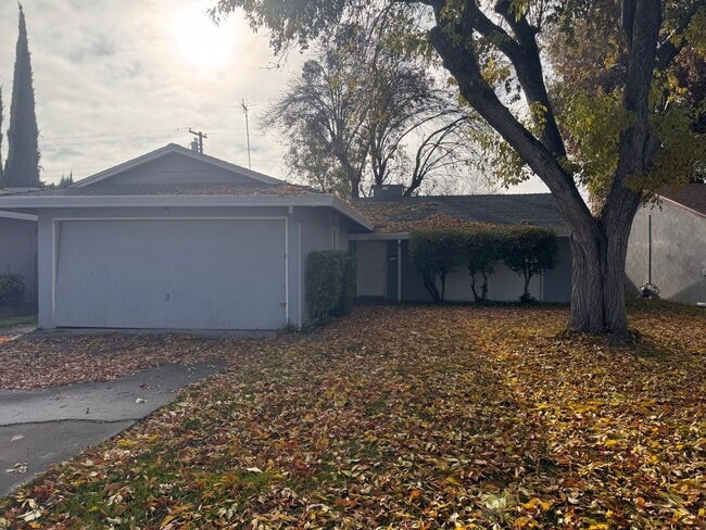 3BR 1BA w/ 2 Car Garage + Fenced Yard in West Sacramento - 3BR 1BA w/ 2 Car Garage + Fenced Yard in West Sacramento House