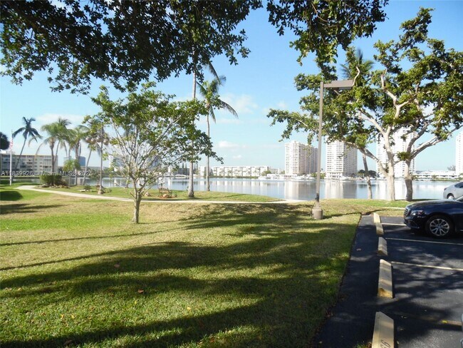 Foto del edificio - 18181 NE 31st Ct