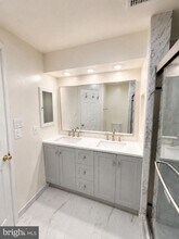 Building Photo - 7717 Lafayette Forest Dr