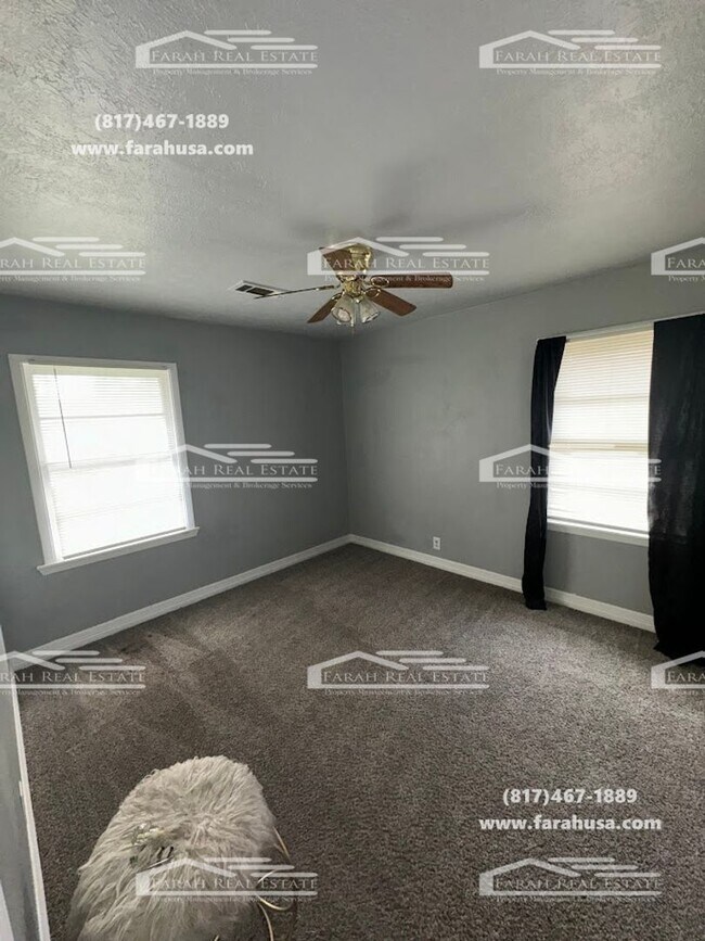 Building Photo - 3/1 Home Available in Groves, TX