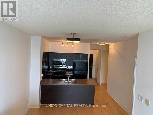 Building Photo - 388 Prince of Wales Dr