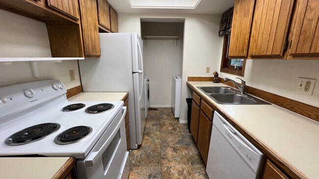 Building Photo - 2 Bedroom Condo W/Garage off C Street just...