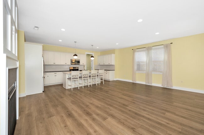 Building Photo - 2907 8th Ave SW