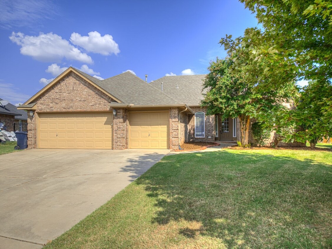 4 Bedroom Home in Sonoma Lake - 3 Car Gara... - Edmond Schools/Neighborhood Pool/Playgrown...