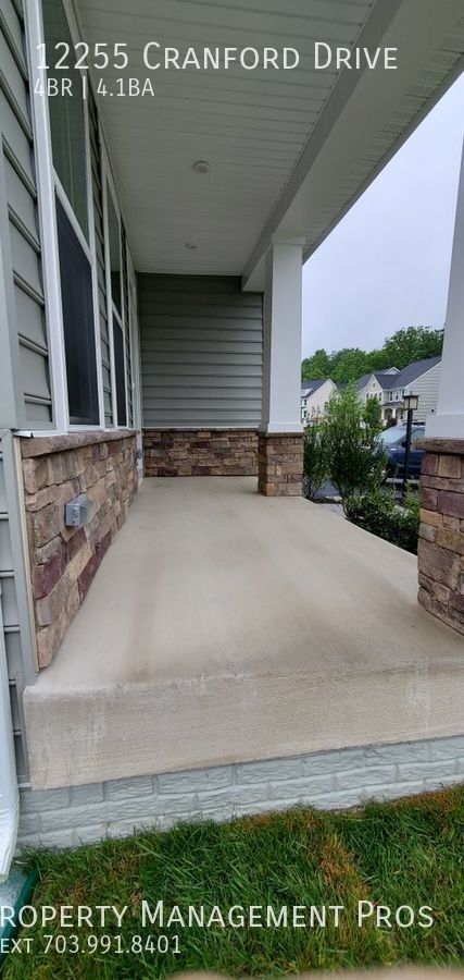 Building Photo - Qualify for a zero deposit? Minutes to I95
