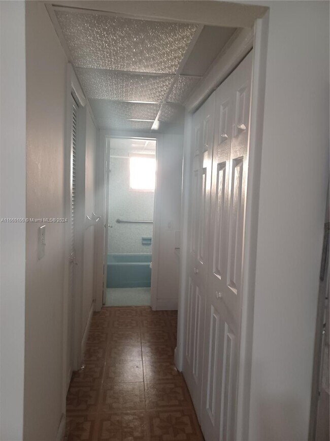Foto del edificio - 1400 SW 27th Ave