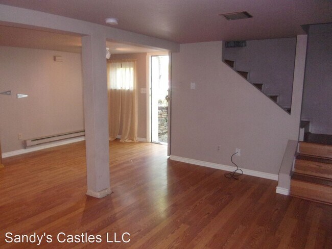 Foto del edificio - 1 br, 1 bath House - 659 1/2 Elm Street