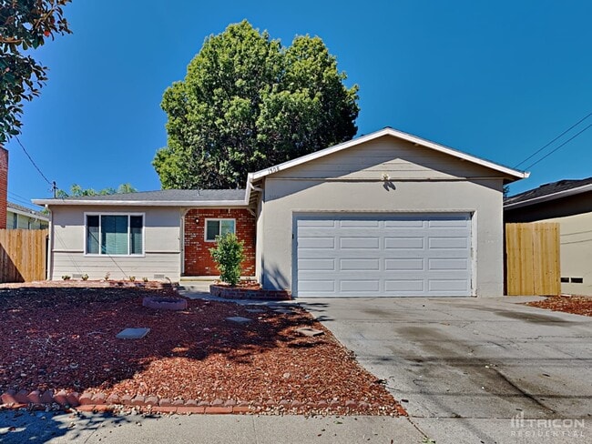 Building Photo - 1508 Crestview Dr