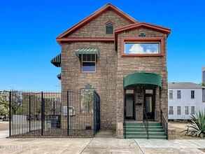 Building Photo - 138 E Duval St