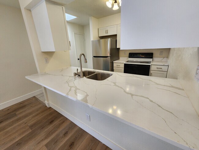 Kitchen - 2804 Palo Verde Dr NE