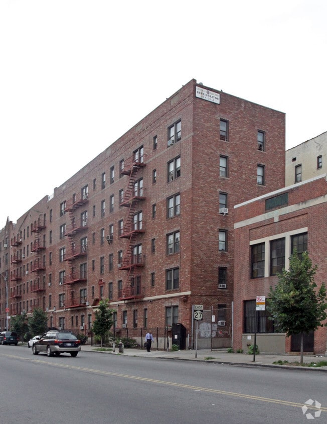 Primary Photo - 2160 Caton Ave